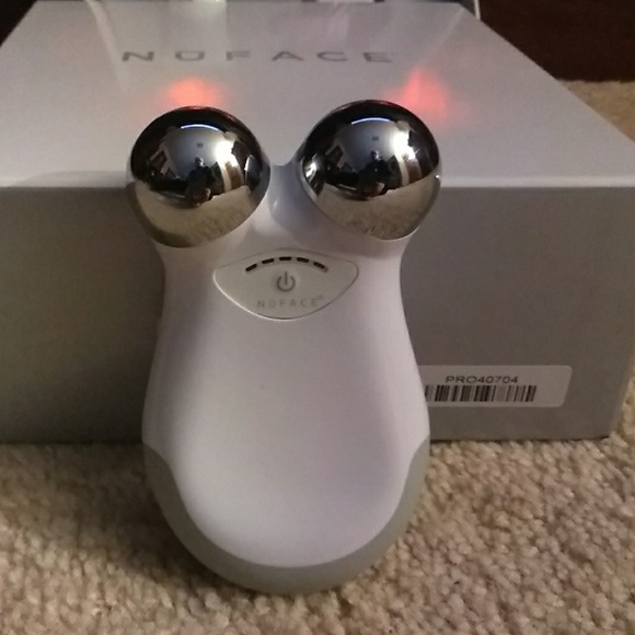A NuFACE mini Facial Toning Device with box - Picture 3 of 5